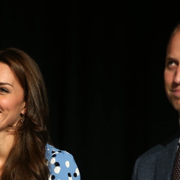 Kate Middleton et le prince William lors de leur visite à la Stewards Academy à Harlow, dans l'Essex, le 16 september 2016 pour continuer de soutenir la campagne Heads Together en faveur du bien-être mental des jeunes.