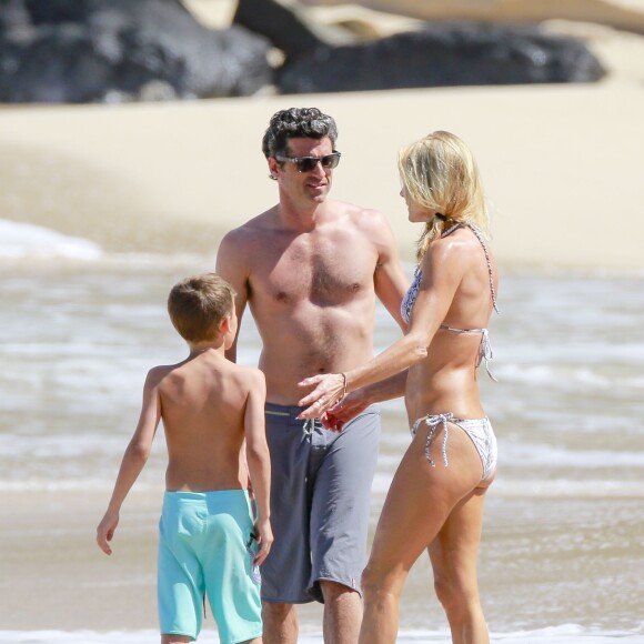 Exclusif - Patrick Dempsey et sa femme Jillian se baignent avec leurs enfants Talula Fyfe, Darby et Sullivan lors de leurs vacances à Saint-Barthélemy le 22 février 2016