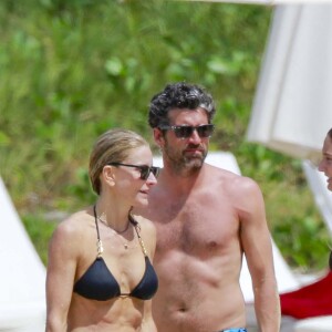 Semi-Exclusif - Patrick Dempsey et sa femme Jillian se baignent avec leurs enfants Talula Fyfe, Darby et Sullivan lors de leurs vacances à Saint-Barthélemy, le 21 février 2016.