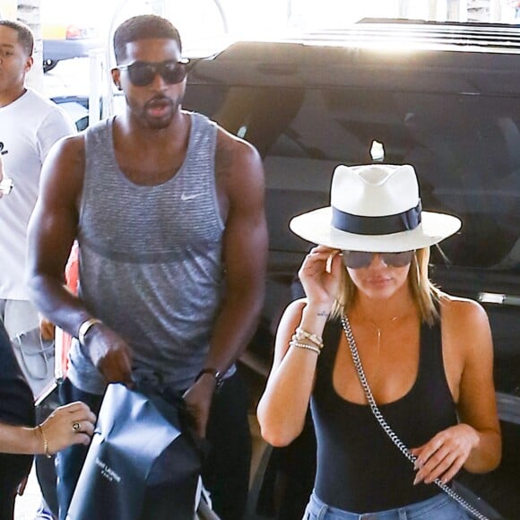 Kim Kardashian fait du shopping avec sa fille North West à Bal Harbour. Ensuite, Kim et North sont allées déjeuner avec Khloe Kardashian et son nouveau compagnon Tristan Thompson. Le 18 septembre 2016