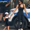 Kim Kardashian fait du shopping avec sa fille North West à Bal Harbour. Ensuite, Kim et North sont allées déjeuner avec Khloe Kardashian et son nouveau compagnon Tristan Thompson. Le 18 septembre 2016