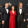 Tom Hiddleston, Olivia Colman, Hugh Laurie - 68ème cérémonie des Emmy Awards au Microsoft Theater à Los Angeles, le 18 septembre 2016.