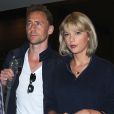 Taylor Swift et Tom Hiddleston arrivent à l'aéroport de LAX à Los Angeles, le 6 juillet 2016