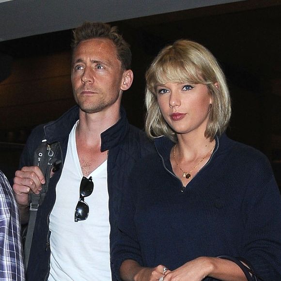 Taylor Swift et Tom Hiddleston arrivent à l'aéroport de LAX à Los Angeles, le 6 juillet 2016