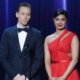 Tom Hiddleston et Priyanka Chopra sur la scène de la 68ème cérémonie des Emmy Awards au Microsoft Theater à Los Angeles, le 18 septembre 2016