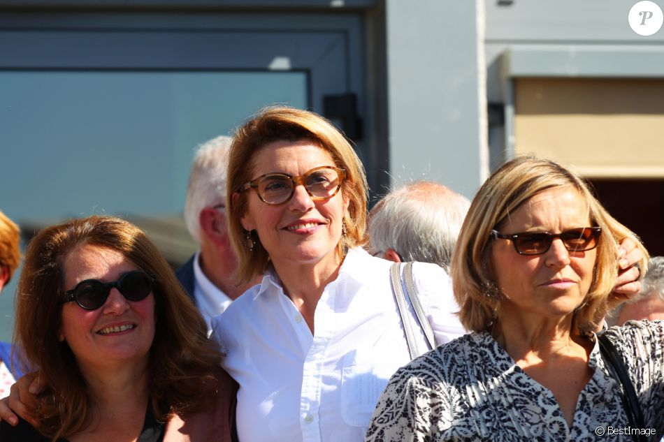 Exclusif - Mathilde Vitry, comédienne et fille de Sylvie Joly, entourée ...