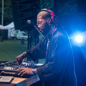 Djibril Cissé - Scène musicale après le tournoi de football Media Cup, un tournoi par équipe de production ou chaine de télévision, à Meudon. Le 2 juillet 2016