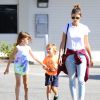 Exclusif - Alessandra Ambrosio est allée déjeuner avec ses enfants Anja et Noah à Los Angeles, le 9 septembre 2016.