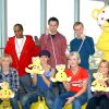 Bradley McIntosh, Jon Lee, Hannah Spearritt, Tina Barrett, Jo O'Meara, Rachel Stevens du groupe S CLub 7 lance le BBC Children In Need Donation Line, le 15 novembre 2011