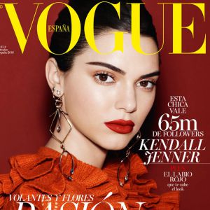 Kendall Jenner en couverture du numéro d'octobre 2016 de Vogue España. Photo par Miguel Riveriego.