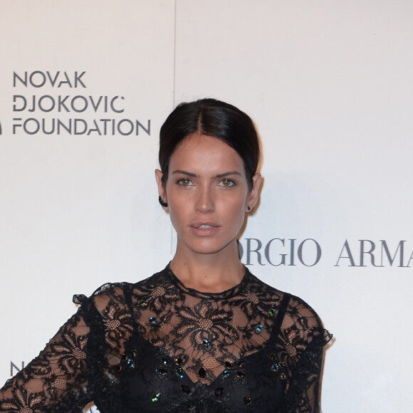 Amanda Wellsh au gala de charité de la fondation Novak Djokovic (sponsorisé par Giorgio Armani) au château des Sforza à Milan, Italie, le 20 septembre 2016