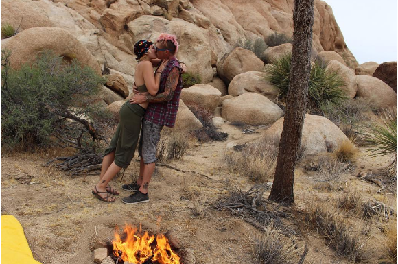 Paris Jackson et son chéri Michael Snoddy lors d'un romantique séjour au parc national de Joshua Tree en Californie. Photo publiée sur Instagram le 21 septembre 2016