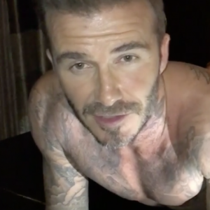 David Beckham relève le défi 22pushups en sous-vêtements sur un piano. Image extraite d'une vidéo publiée sur Instagram le 22 septembre 2016