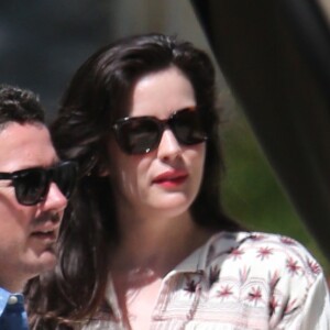 Liv Tyler et Dave Gardner profitent de la piscine en ce dimanche de Pâques à Miami, le 5 avril 2015, pendant leurs vacances.