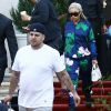 Blac Chyna enceinte et son fiancé Rob Kardashian quittent leur hôtel à Miami. Blac Chyna s'arrête un moment pour faire un selfie avec un fan. Le 14 mai 2016