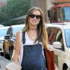 Olivia Wilde très enceinte se promène dans les rues de New York, le 23 septembre 2016