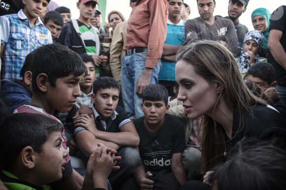 Angelina Jolie dans un camp de réfugiés syriens en juin 2013.