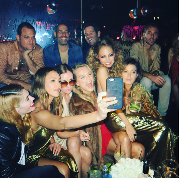 Jessica Alba fête les 35 ans de Nicole Richie. Photo publiée sur Instagram le 25 septembre 2016