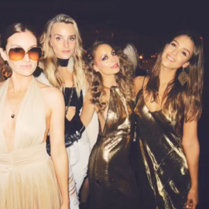 Nicole Richie fête ses 35 ans entourée de tous ses célèbres amis dont Jessica Alba lors d'une soirée disco à l'hôtel The Standard. Image extraite d'une vidéo publiée sur Instagram le 25 septembre 2016