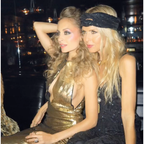 Nicole Richie fête ses 35 ans entourée de tous ses célèbres amis dont la styliste Rachel Zoe lors d'une soirée disco à l'hôtel The Standard. Image extraite d'une vidéo publiée sur Instagram le 25 septembre 2016