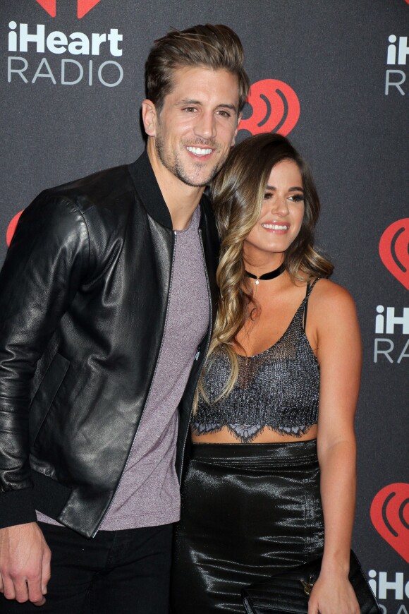 JoJo Fletcher et son fiancé Jordan Rodgers à la soirée iHeart Radio lors du Festival de musique à T-Mobile Arena à Las Vegas, le 23 septembre 2016