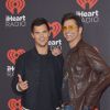 Taylor Lautner et John Stamos à la soirée Festival de musique iHeartRadio au T-Mobile Arena à Las Vegas, le 24 septembre 2016 © Marcel Thomas via Zuma/Bestimage