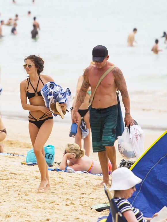 Exclusif - AnnaLynne McCord et son compagnon Dominic Purcell en vacances sur la plage de Manly a Sydney en Australie le 2 janvier 2014.