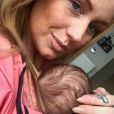 Aurélie Van Daelen pose avec son fils Pharell, sur Instagram