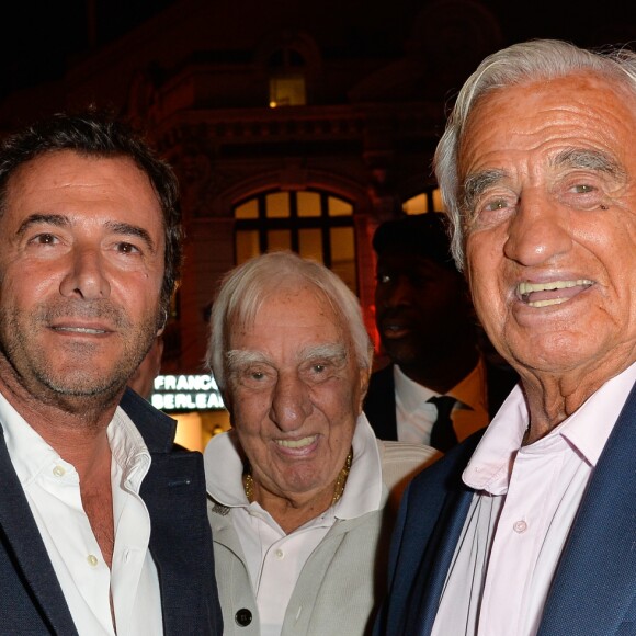 Bernard Montiel, Charles Gérard et Jean-Paul Belmondo - Seconde édition des "Trophées du bien être" au profit de la célèbre fondation "La Maison de Solenn - Maison des adolescents de Cochin (AP-HP)" au théâtre de la Gaîté-Montparnasse à Paris, France, le 26 septembre 2016. © Coadic Guirec/Bestimage26/09/2016 - Paris