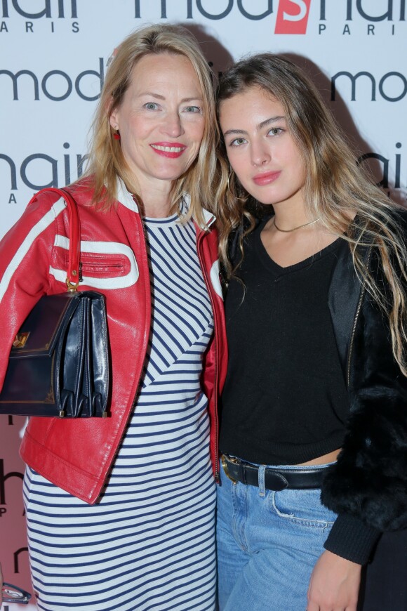 Exclusif - Gabrielle Lazure et sa fille Emma - Inauguration du nouveau salon de coiffure "Studio" de Mod's Hair" à Paris, le 26 septembre 2016. © CVS/Bestimage