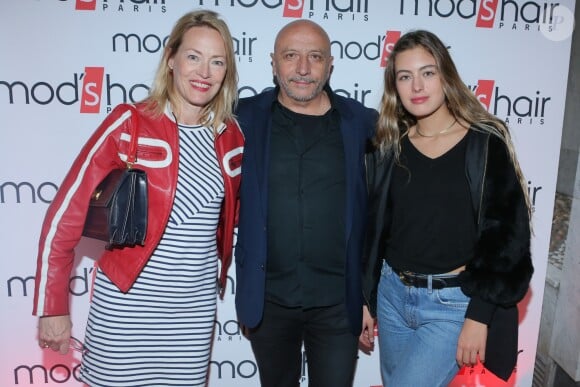 Exclusif - Guillaume Bérard (cofondateur de Mod's Hair) entre Gabrielle Lazure et sa fille Emma - Inauguration du nouveau salon de coiffure "Studio" de Mod's Hair" à Paris, le 26 septembre 2016. © CVS/Bestimage