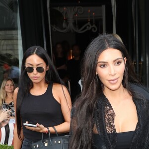 Kim Kardashian quitte le restaurant l'Avenue à Paris le 28 septembre 2016. © Cyril Moreau / Bestimage