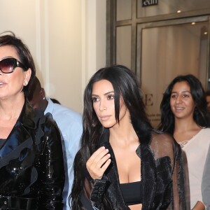 Kim Kardashian, sa mère Kris Jenner et son compagnon Corey Gamble arrivent à un rendez-vous à la maison Balmain mais se trompent et entrent à l'EFAP à Paris le 28 septembre 2016. © Cyril Moreau / Bestimage