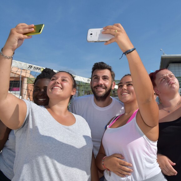 Exclusif - Laurent Ournac rencontre les enfants du centre Les Ecureuils d'Antrenas lors de la journée de la Ligue Contre l'Obésité à l'Odysseum de Montpellier. Le 11 septembre 2016 © Giancarlo Gorassini/Bestimage