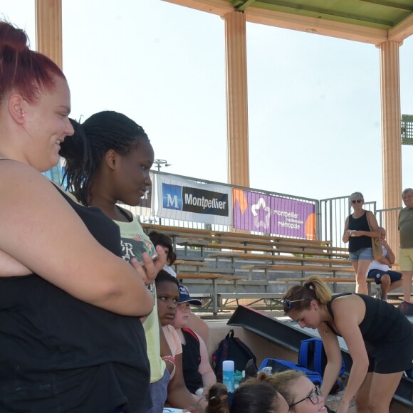 Exclusif - Laurent Ournac rencontre les enfants du centre Les Ecureuils d'Antrenas lors de la journée de la Ligue Contre l'Obésité à l'Odysseum de Montpellier. Le 11 septembre 2016 © Giancarlo Gorassini / Bestimage
