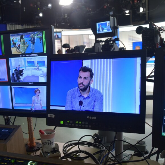 Exclusif - Laurent Ournac et le professeur David Nocca invités sur le plateau du journal télévisé le "19/20" sur France 3 Languedoc pour parler de la ligue contre l'obésité à Montpellier, le 10 septembre 2016. © Giancarlo Gorassini/Bestimage
