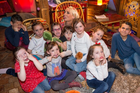 Exclusif - Elodie Gossuin - Lectures de contes pour enfants pour la chaine Tiji. La diffusion sera à partir du 1er octobre, tous le soirs, à partir de 20h25. Le 29 avril 2016 © Cyril Moreau / Bestimage