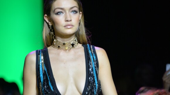 Fashion Week : Gigi Hadid et Karlie Kloss enflamment le défilé Elie Saab