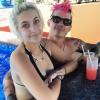 Paris Jackson en bikini et toute langue dehors : Séjour torride avec son chéri