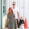 Reese Witherspoon est allée chercher ses enfants, Deacon et Ava, à leur cours de karaté. L'actrice a ensuite retrouvé son mari Jim Toth et leur fils Tennessee. Le 1er mai 2016  PLEASE HIDE CHILDREN'S FACE PRIOR TO THE PUBLICATION - 52040903 Actress and busy mom Reese Witherspoon takes her kids to karate class and then runs errands around Los Angeles, California on May 1, 2016. After dropping off her youngest son Tennessee, husband, and daughter Ava.01/05/2016 - Los Angeles