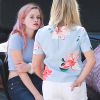 Reese Witherspoon discute avec sa fille Ava à Brentwood le 26 Mars 2016.  Please hide children face prior publication - 'Hot Pursuit' actress Reese Witherspoon and her daughter Ava were out and about in Brentwood, California on March 26, 2016.26/03/2016 - Brentwood