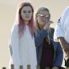 Exclusif - Reese Witherspoon fait une pause lors d'un tournage et se promène avec ses enfants Ava, Tennessee et Deacon sur une plage à Malibu le 16 mars 2016.  Exclusive - For Germany call for price - Please hide children's face prior to the publication - Reese Witherspoon takes a break from filming and steps out of film set with her kids for a tender moment in Malibu, California16/03/2016 - Malibu