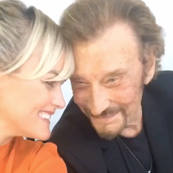 Johnny et Laeticia Hallyday célèbrent leurs retrouvailles en écoutant le tube "De l'amour", vidéo postée sur Instagram le 2 octobre 2016.