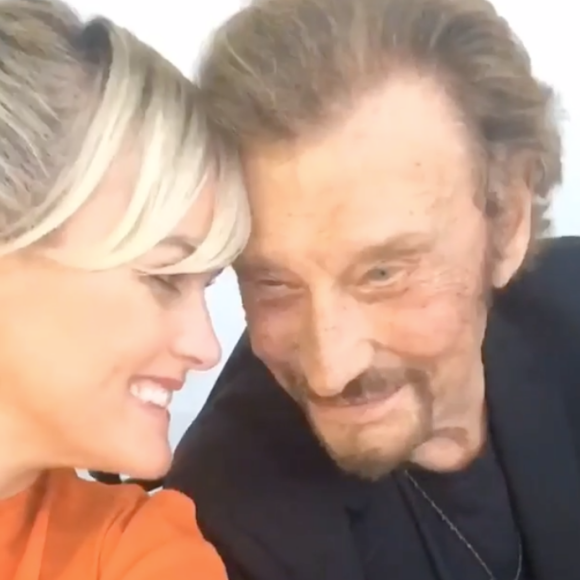 Johnny et Laeticia Hallyday célèbrent leurs retrouvailles en écoutant le tube "De l'amour", vidéo postée sur Instagram le 2 octobre 2016.