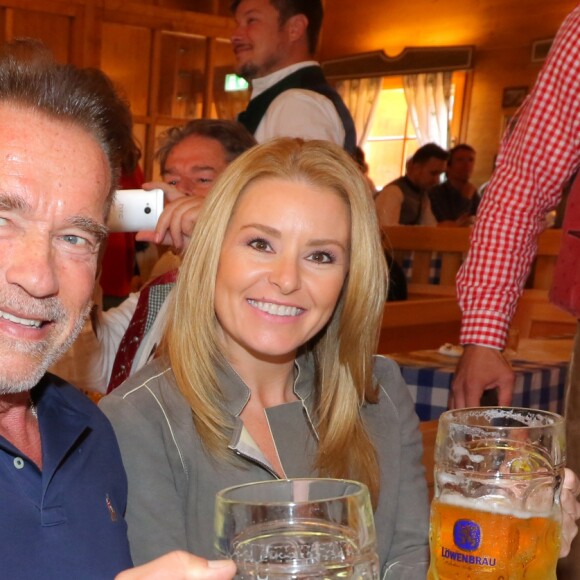 Arnold Schwarzenegger et sa girlfriend Heather Milligan à l'Oktoberfest à Munich, le 27 septembre 2016.