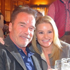 Arnold Schwarzenegger et sa girlfriend Heather Milligan à l'Oktoberfest à Munich, le 27 septembre 2016.