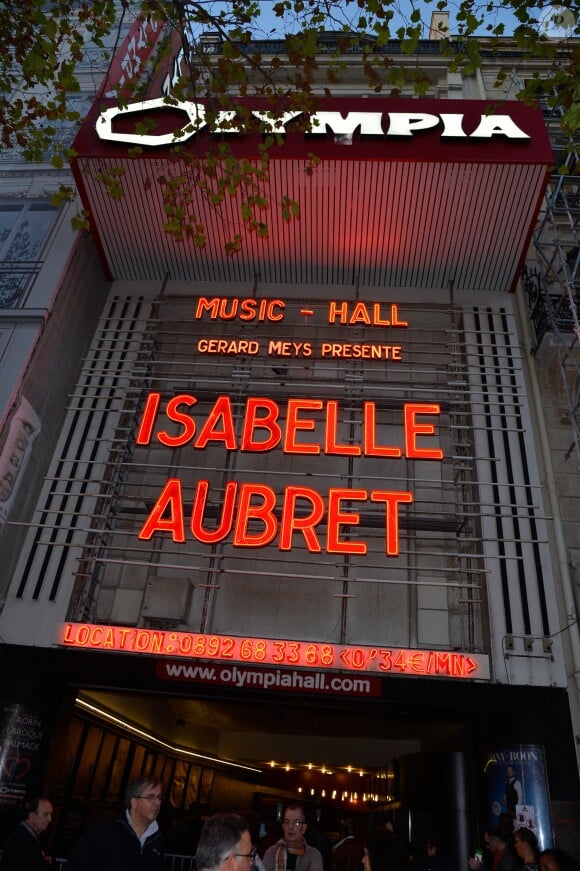 Semi-exclusif - - Arrivées des people pour les adieux de la chanteuse Isabelle Aubret sur la scène de l'Olympia à Paris le 3 octobre 2016. © Coadic Guirec/Bestimage03/10/2016 - 