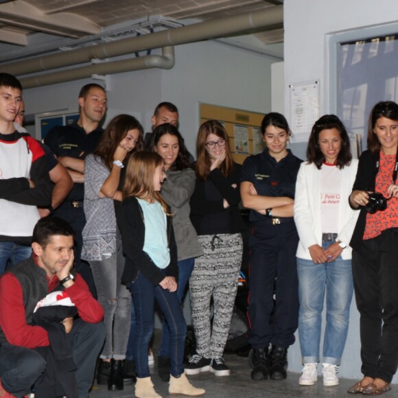 Exclusif - Natasha St-Pier, son mari Grégory Quillacq et leur fils Bixente soutiennent l'association "Petit Coeur de Beurre" lors du week-end de la Cardiopathie Congénitale à la caserne des pompiers de Malar, dans le 7e arrondissement de Paris, le 1er octobre 2016.