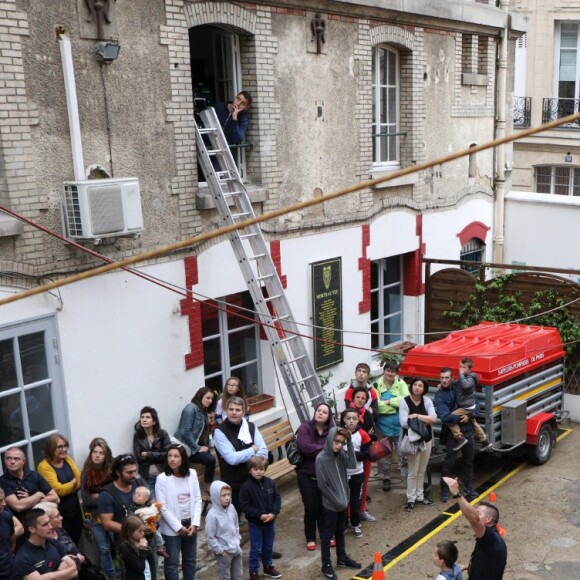 Exclusif - Natasha St-Pier, son mari Grégory Quillacq et leur fils Bixente soutiennent l'association "Petit Coeur de Beurre" lors du week-end de la Cardiopathie Congénitale à la caserne des pompiers de Malar, dans le 7e arrondissement de Paris, le 1er octobre 2016.