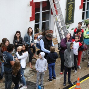 Exclusif - Natasha St-Pier, son mari Grégory Quillacq et leur fils Bixente soutiennent l'association "Petit Coeur de Beurre" lors du week-end de la Cardiopathie Congénitale à la caserne des pompiers de Malar, dans le 7e arrondissement de Paris, le 1er octobre 2016.